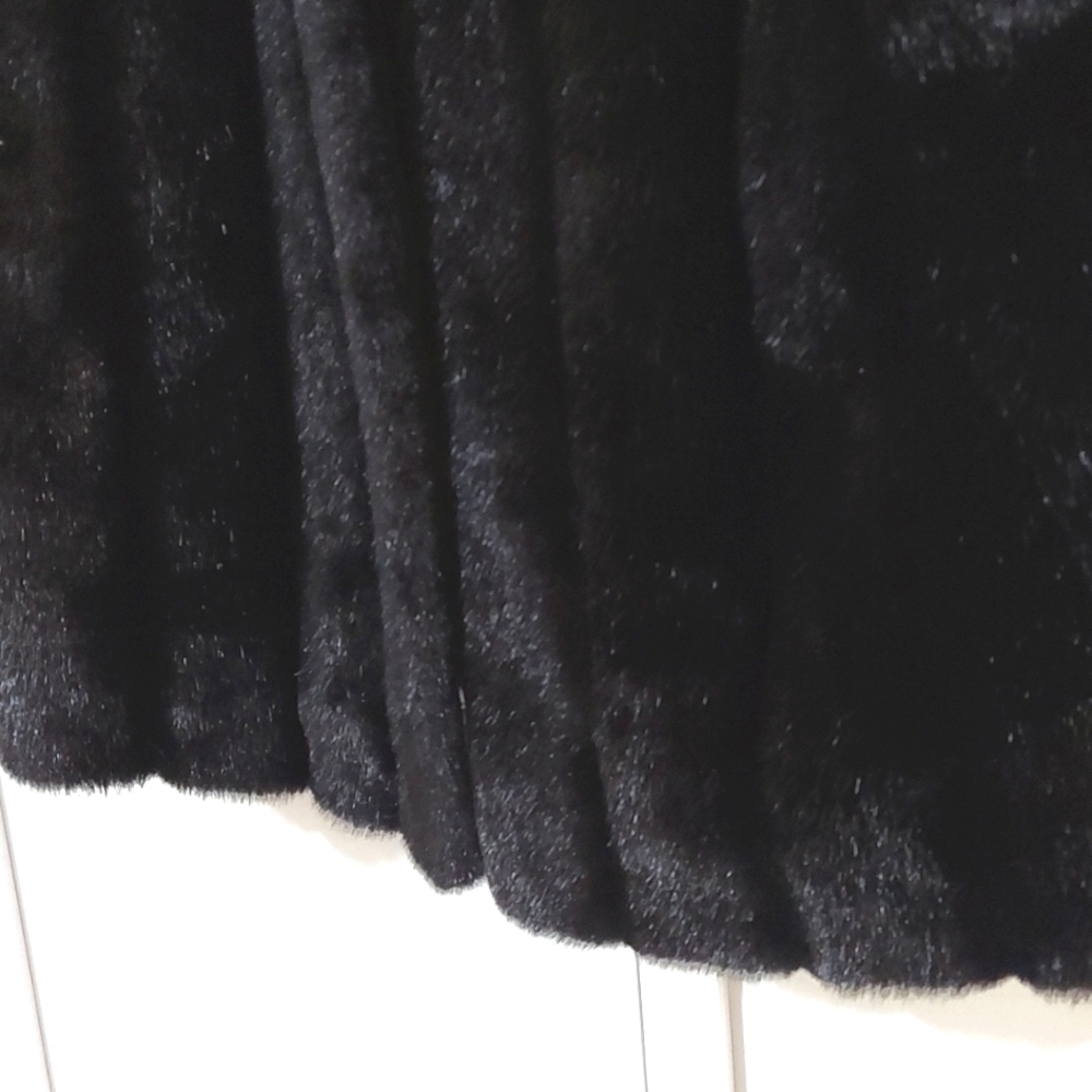 Faux Mink Coat, Size XL, Black Faux Fur‎ Mink Design, Soft Fur, Lined, Pristine! - Picture 6 of 12